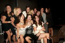 girls-laughing-2.webp