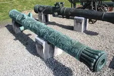 100346515-ornate-turkish-cannon-made-of-bronze-this-18-pounder-was-cast-in-1708-.webp