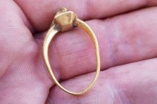 1_A-metal-detectorist-found-a-gold-Medieval-ring-buried-in-the-soil-under-a-farmers-field-in-Sto.jpg