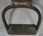 horsegear_stirrup_brass_model1833Dragoon_topsideview_ebay_c1d8_1.jpg