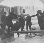 Niagara_Falls_barrel (3).webp