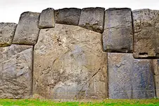 wallsacsayhuaman1.webp