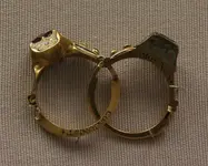 Gimmal_ring_british_museum.webp