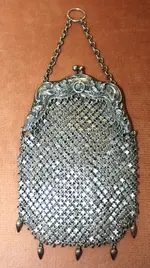 875359fe56fc7c4d58824223741f3be0--silver-bags-silver-purses.webp