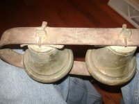 horsegear_Hames-bells_on-rack_topview-showing-ATTACHMENT-to-bar_TN_postedbyBosnmate.jpg.jpg