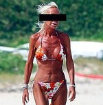 donatella-versace-bikini-1.jpg