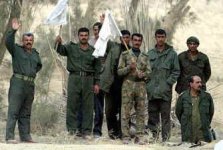 Iraqi_soldiers_surrender_cropped.jpg