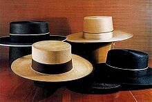 220px-Conjunto_sombreros.jpg