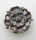 tudor-rose-pin-badge-in-fine-english-pewter-gift-boxed-1014-p.jpg