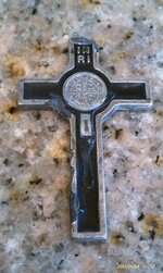 St_Benedict_Cross_Front_Irvine_Reginal_Park_060311.jpg