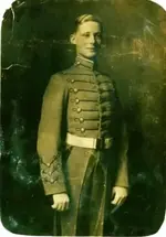 uniform_POSTWAR_Virginia-Military-Institute-cadet-in1910.webp