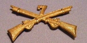 Crossed Rifles Pin USV-7th Infantry 1895-1902.jpg