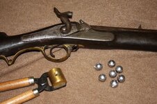 brunswick-rifle-with-mold-and-belted-balls[1].jpg