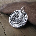 horseshoe pendant.jpg