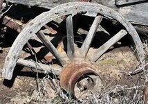 4544511-old-wagon-wheel.jpg