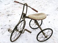 fal08_old_tricycle.jpg