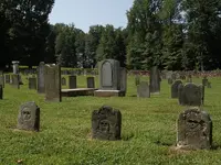 Three_Pirate_Graves,_Thyatira_Presbyterian_Church_Cemetery,_Rowan_County,_NC.webp