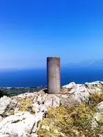 Survey pillar about 1800 ft high.webp