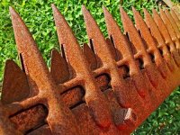 farm-equipment_sickle-bar-mower-teeth_bar-closeup_69kb_TN_postedbyBosnMate.jpg