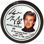 wayne-gretzky-autographed-signed-la-kings-puck-psa-9e4c.jpg