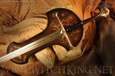 sword_LordOfTheRings_Anduril_WETA-made_Ebay.jpg