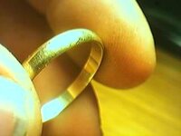 gold ringg.jpg