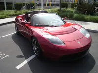 800px-TeslaRoadster-front.webp