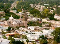 Alamos main square.webp