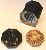 musical-instrument_Concertina_dismantled_Wikipedia.jpg