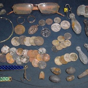 AUG.CAPE COD HUNT - LARGE COIN IS A SAC DOLLAR - SILVER TO THE RIGHT OF IT - 2 RINGS...2 MEDALS...2 QUARTERS...3 DIMES