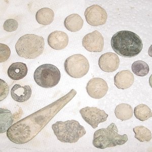 NOV.2ND - FARM FIELD FINDS - FIRST DIRT HUNT SINCE EARLY SPRING - OLD COINS , MUSKETBALLS, A FEW BUTTONS - WERE THE BEST OF IT