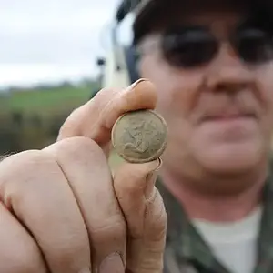 Script I Confederate Button - Here is a picture of me holding a button I found October of 2009 at a DIV hunt. I found it near Brandy Station in Culpep