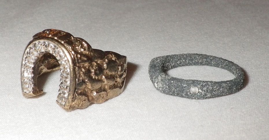 10K LUCKY HORSESHOE RING 
CRUSTY SILVER RING - FOUND AUG. 5TH ON A QUICK HUNT AT CAPE COD BEACH