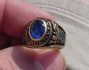 1975 CLASS RING - SALTWATER (CT)