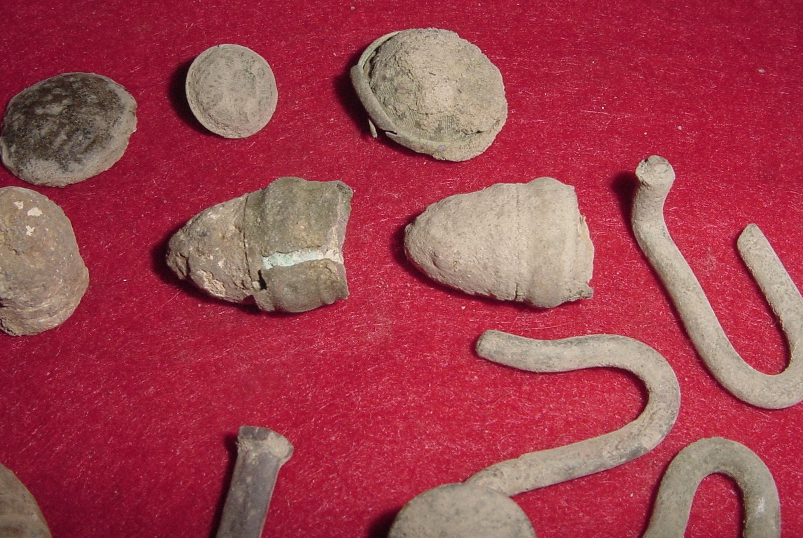 2 BURNSIDE BULLETS WITH PART OF THEIR CASINGS STILL ATTATCHED - ABOVE THEM STAFF OFFICER COAT - STAFF OFFICER CUFF