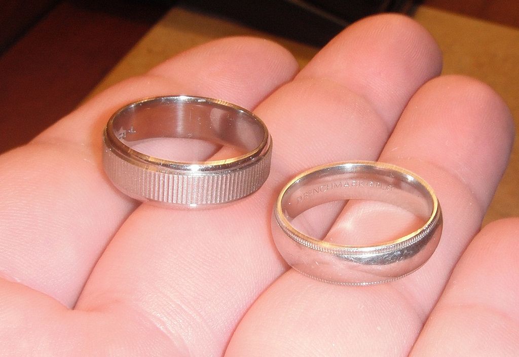 2 PLATINUM RINGS FROM PUERTO RICO
(CZ21)