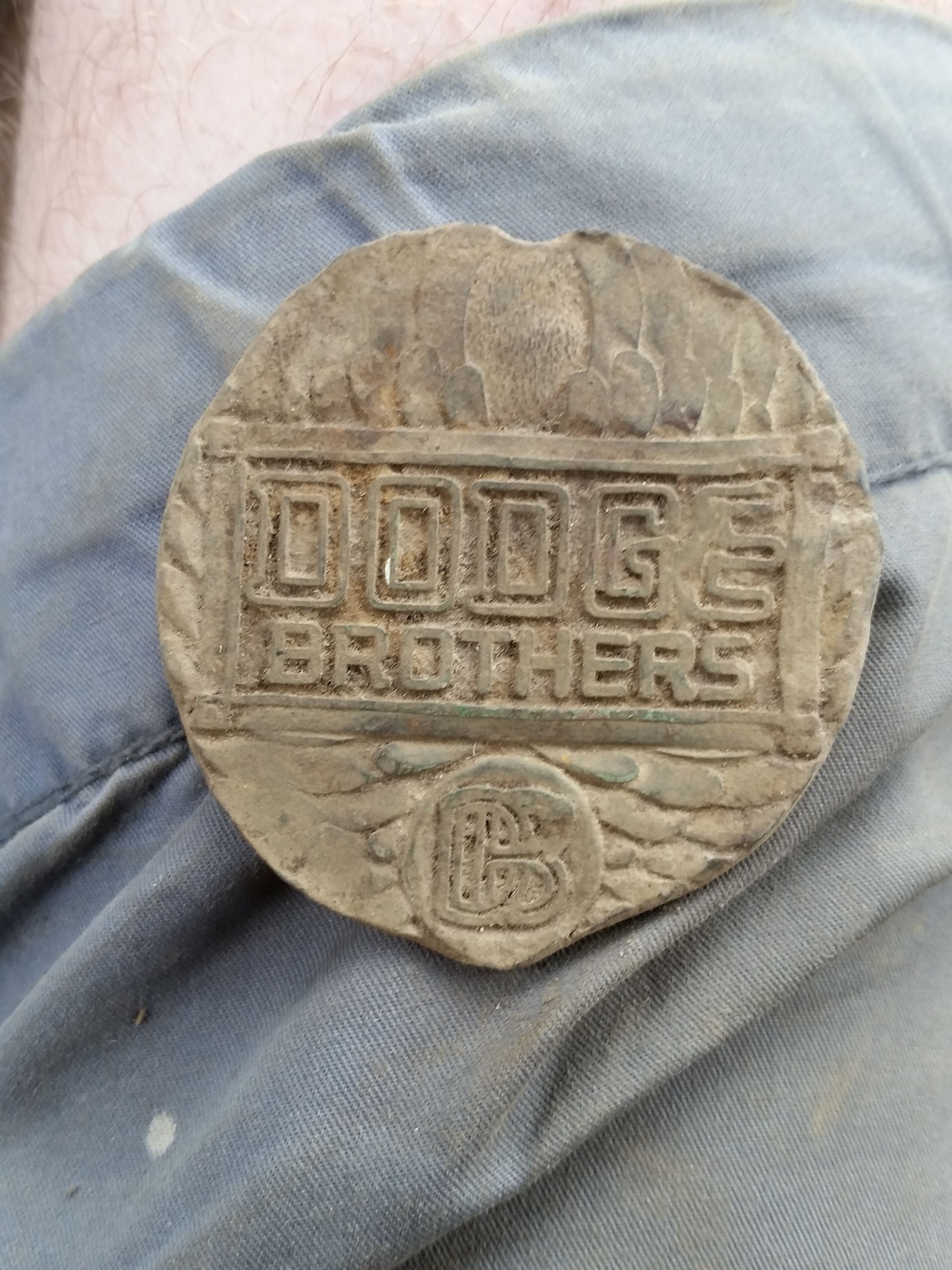 20150512 144246
1929 dodge brothers hood emblem