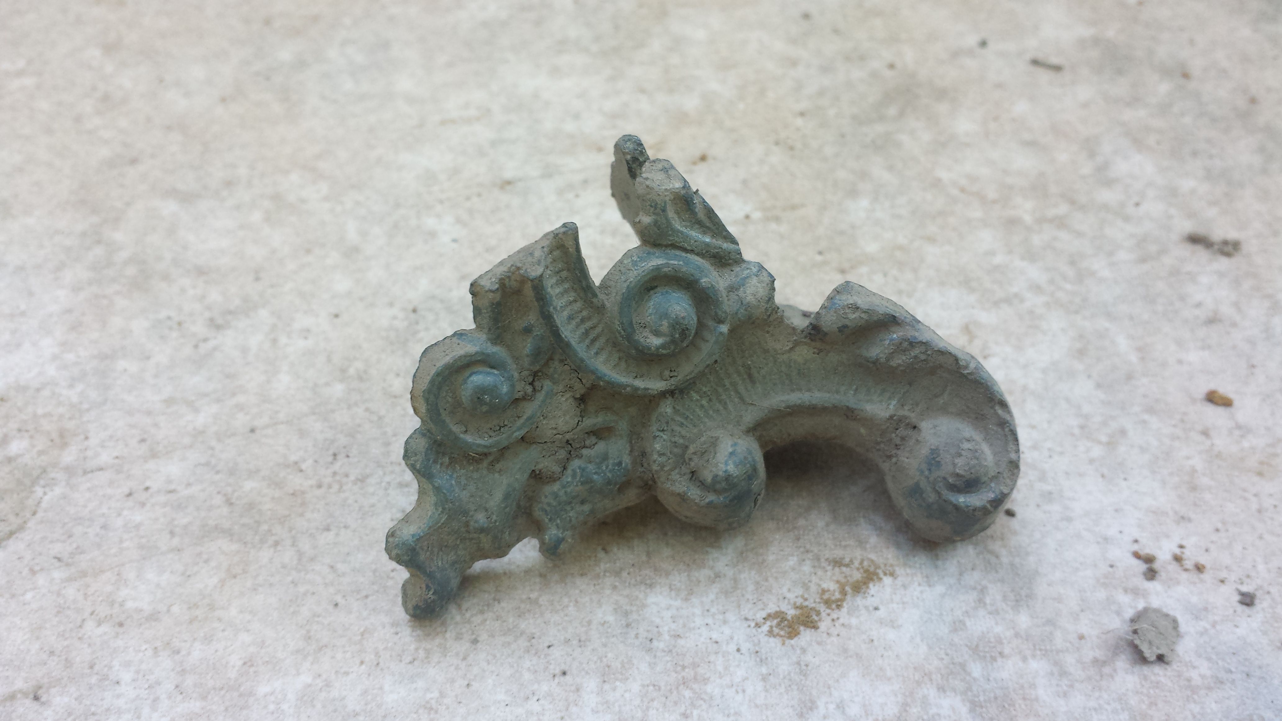 20150606 181455  Grey House Notable find  Scrolled Leg