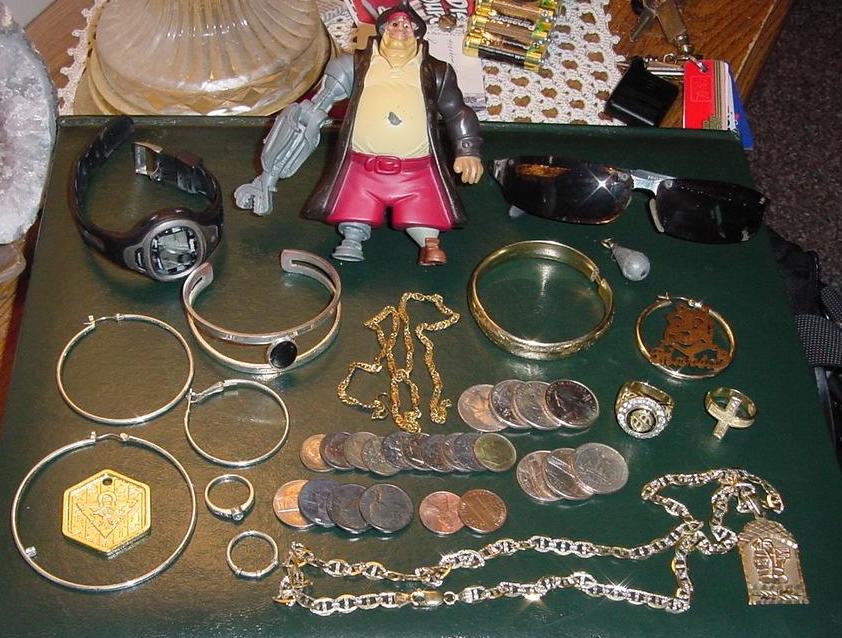 A REAL GOOD FRESH WATER HUNT - Ma.
the day after 4th July one year - NECKLACE & PENDANT GOLD - 2 RINGS ON RIGHT -GOLD . POOH EARIMG -GOLD , SOLID BRAC