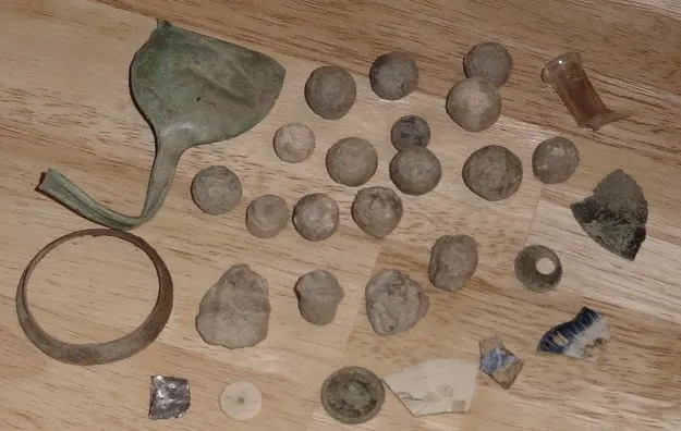 COLONIAL FARM FIELD FINDS - A GUY PULLED UP THAT HAD DETECTED THIS SPOT - TOLD ME "I CLEANED THIS PLACE OUT ...DONT THINK YOU'RE GONNA FIND MUCH". I R