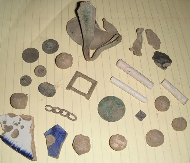 FARM FIELD FINDS FROM ANOTHER HAMMERED SPOT - SMALL SILVER SQUARE IS A "BIT" - COLONIAL COPPER - PIECE OF CHAIN IS SILVER