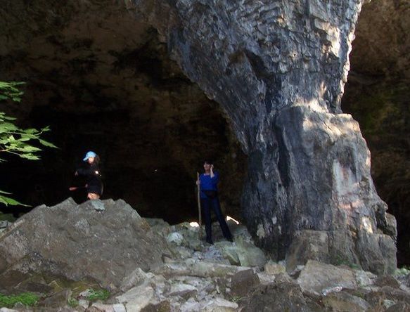 HISTORICAL 'BRUCE CAVES'