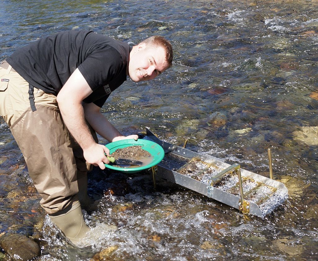 Hopefully good dirt! Setting up the sluice properly ended up being a lot more challenging than I thought it would be!!