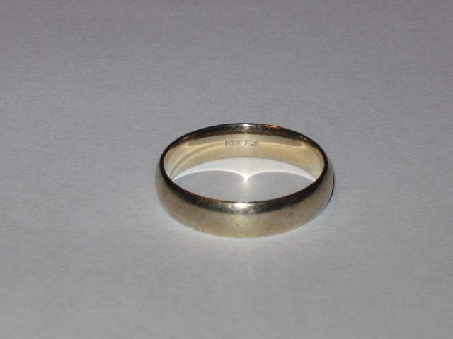 Mens wedding Band (8-13-08) - Found in 2' of water at Lake Conroe (ACE 250)