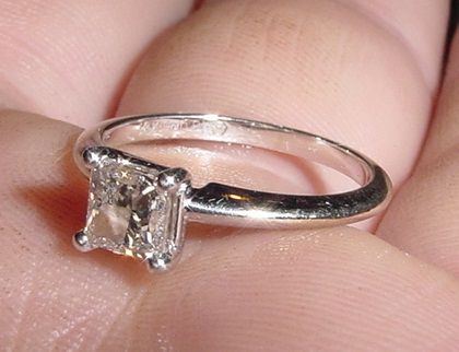 NICE DIAMOND RING FOUND IN MEXICO
(CZ21)