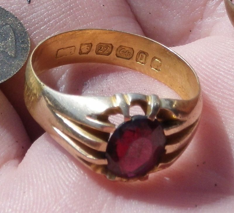 OLD GOLD - 1888 -BLOOD RUBY - 22K 
(CZ21)