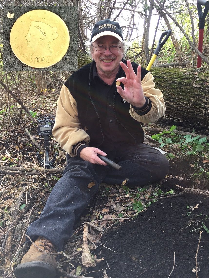 On the last day of a three day hunt my partner and I hunted a old mostly hunted out spot. We had found a large cent there the year before. As I pulled