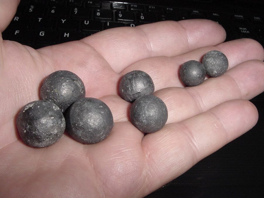 SAMPLE OF MUSKETBALL SIZES 
FOUND IN WATERS OFF OF A REV WAR/ WAR OF 1812/ CW FORT