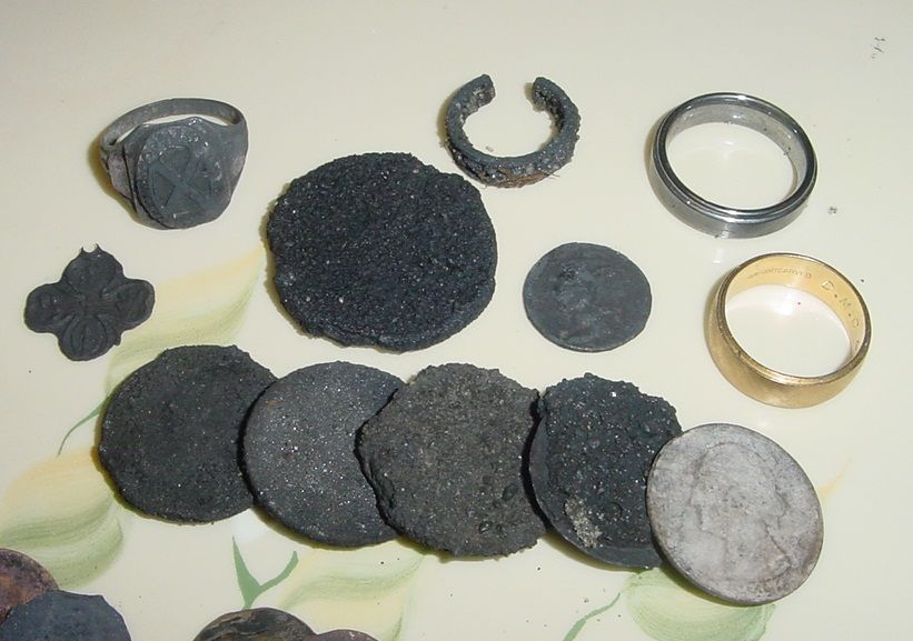 SEPT.23RD CAPE - 14K GOLD BAND, SILVER RING, SILVER TOE RING , SILVER RELIG.MEDAL, TUNGSTEN CARBIDE RING, MERCURY DIME, 5 SIL.QUARTERS, AND A SILVER H