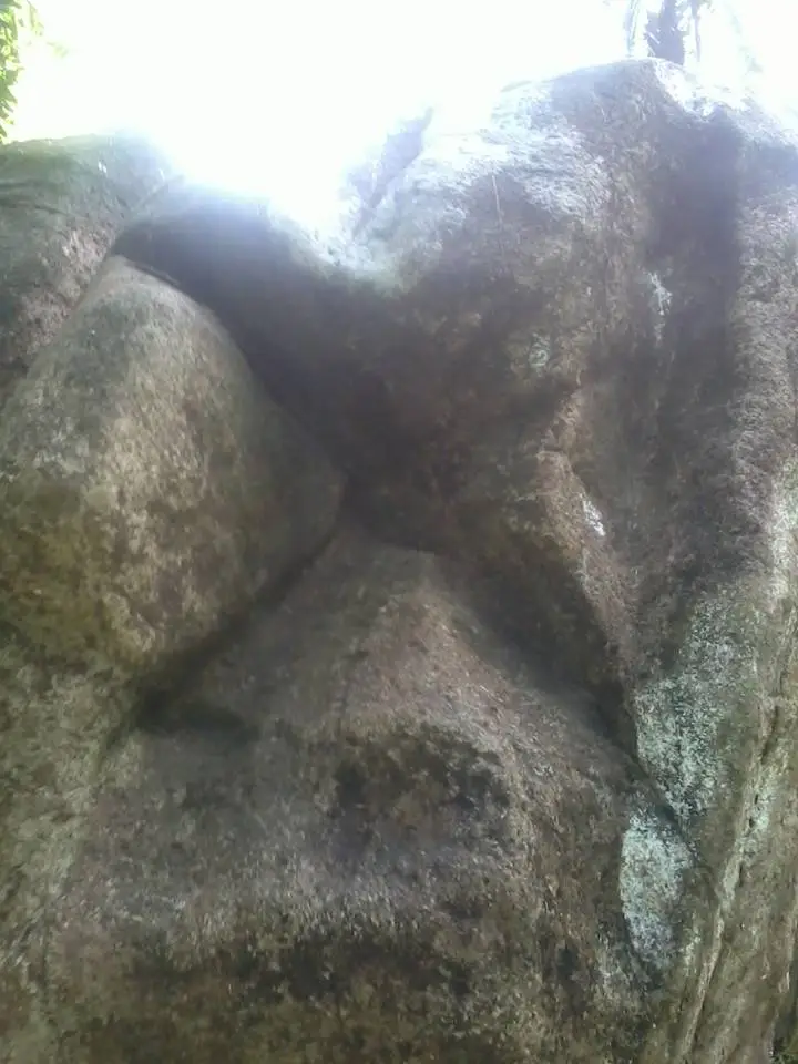 site 4: marker... a carved .. its like a roman numerals.... XI
its found at the upper right corner .